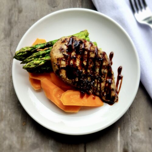 Balsamic chicken with asparagus and carrots