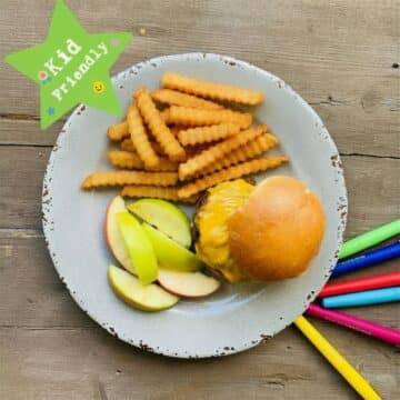 Cheeseburger with french fries