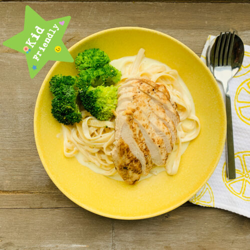 Kid's Menu: Chicken fettuccine alfredo and broccoli