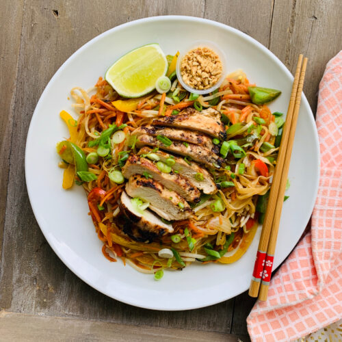 Chicken pad Thai noodle