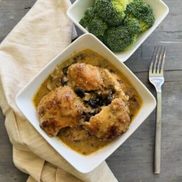 Chicken stroganoff with broccoli