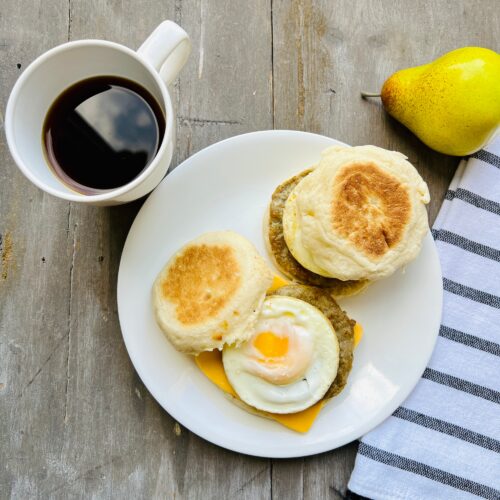 Breakfast Sandwiches(2): Turkey sausage and egg on English muffin