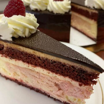 red velvet cheesecake